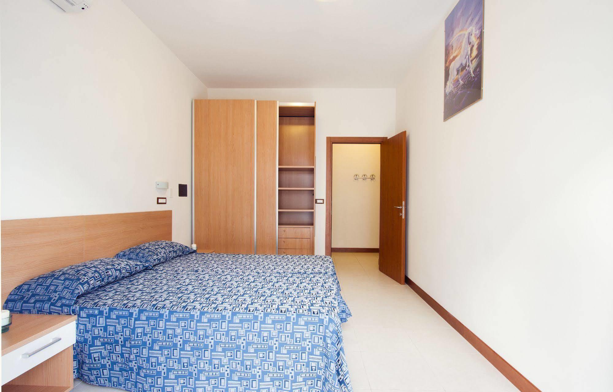 Residence I Delfini Купра-Мариттима Экстерьер фото