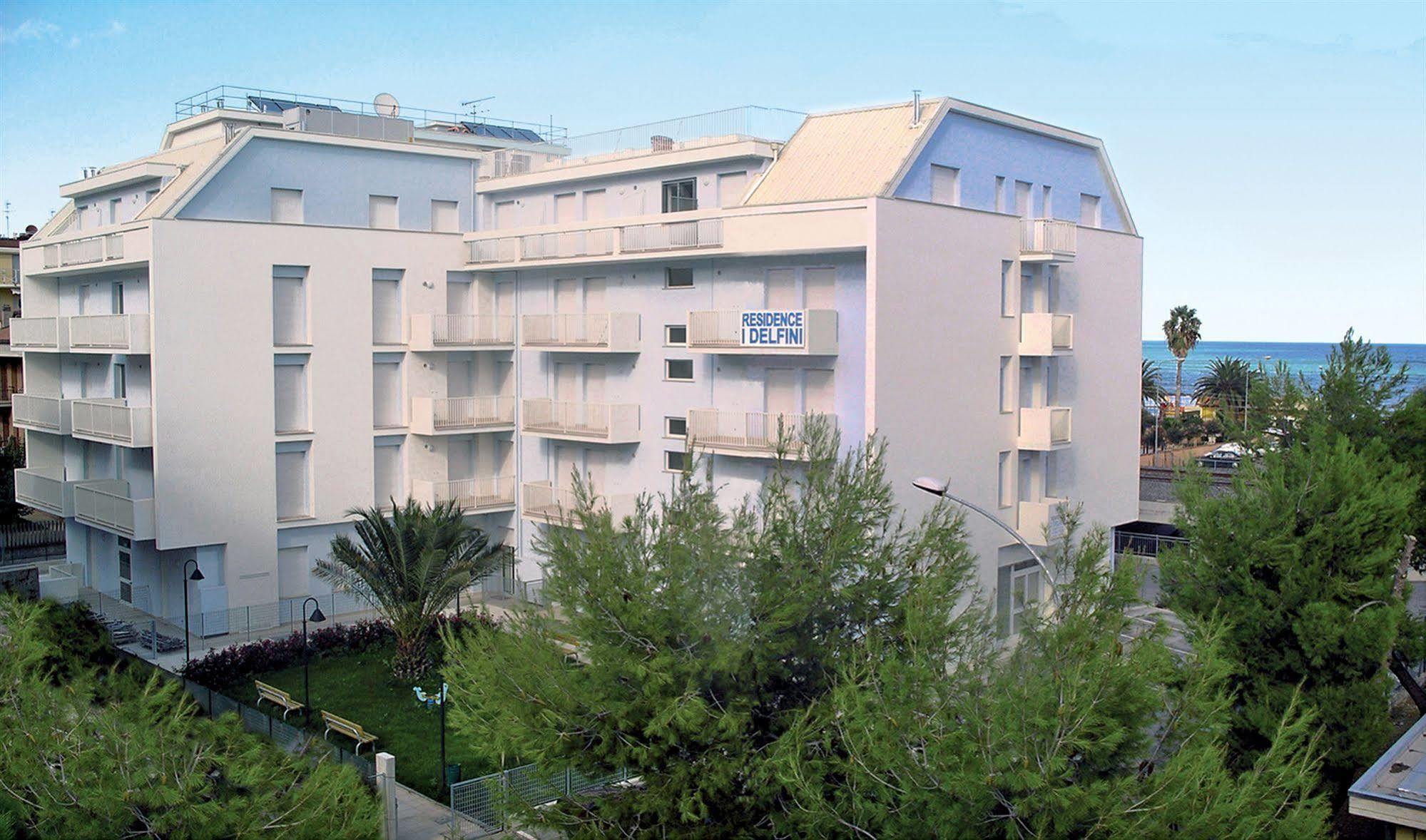Residence I Delfini Купра-Мариттима Экстерьер фото