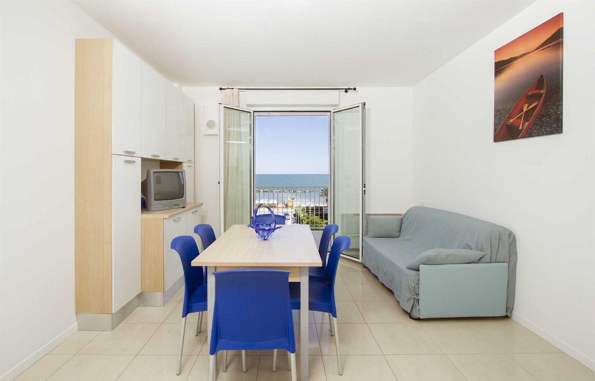 Residence I Delfini Купра-Мариттима Экстерьер фото